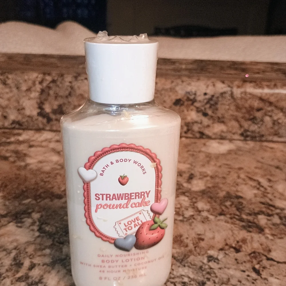 Strawberry Pound Cake Bath & Body Works Nourishing Lotion New